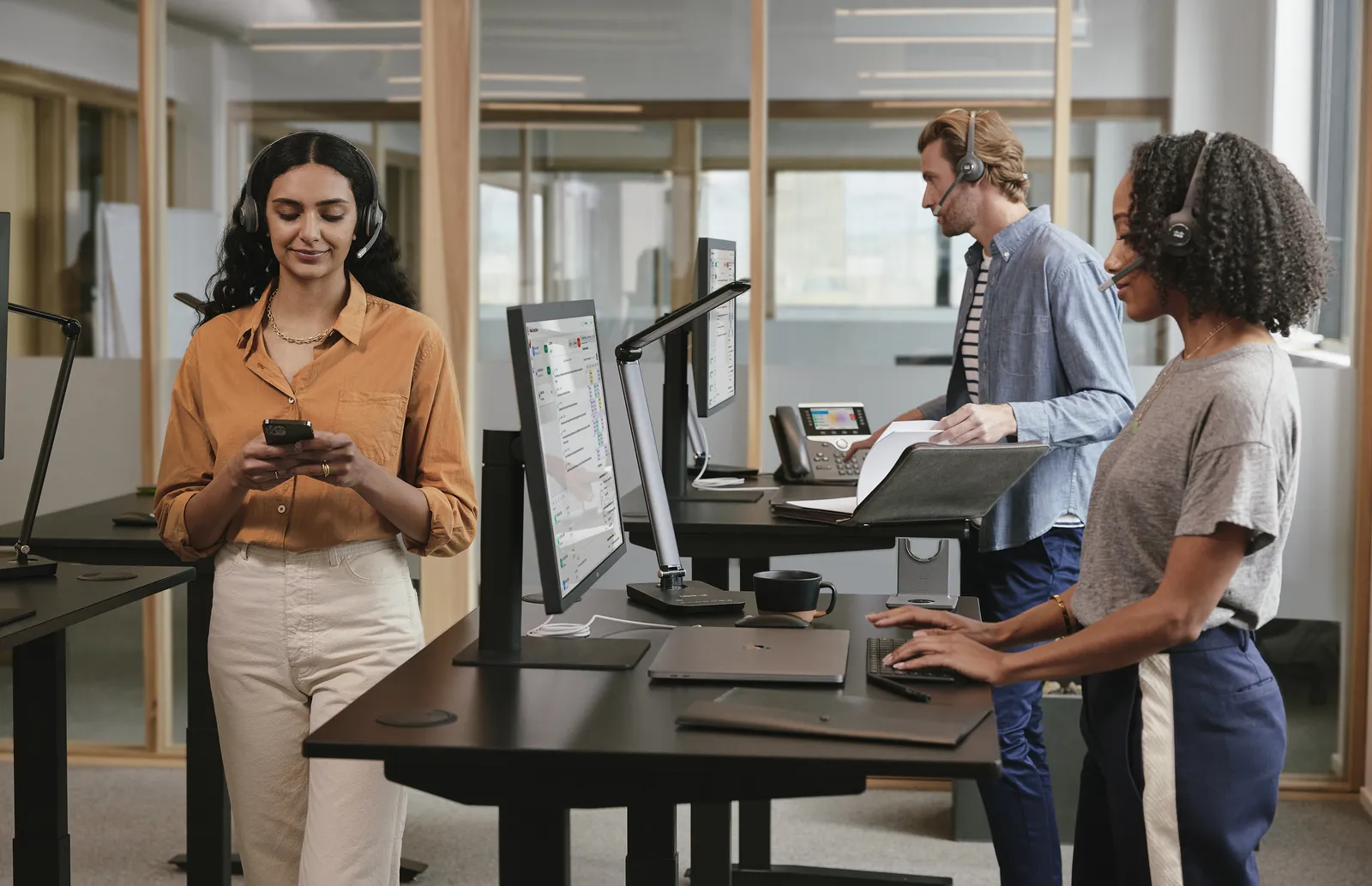 Customer engagement professional in a modern contact center